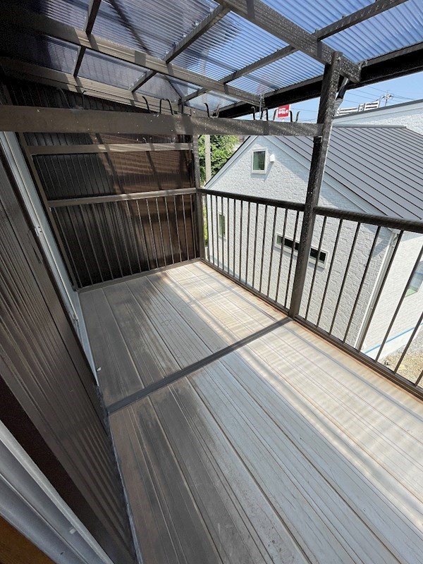 湯川新町一丁目12番戸建 現地写真（バルコニー）