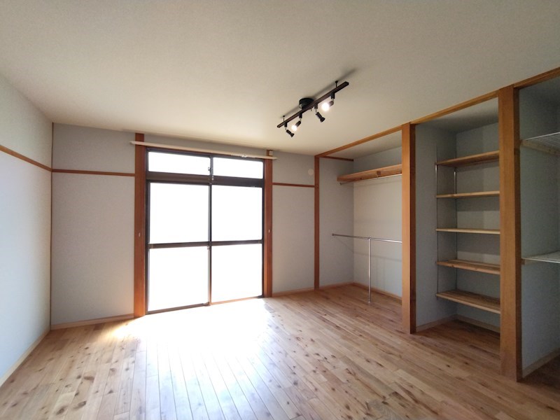 通谷一丁目戸建  内観写真（リビング以外の居室）