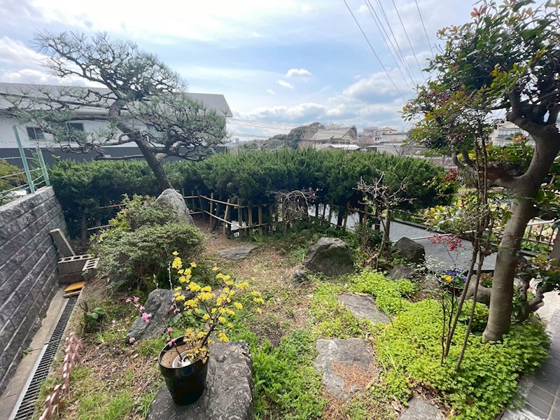 都一丁目戸建 現地写真（庭）