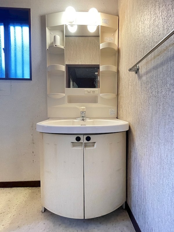 赤坂三丁目10番戸建 内観写真（洗面台・洗面所）