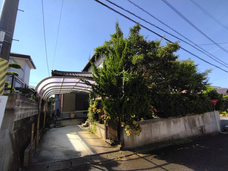 鷹見台三丁目戸建 現地写真（駐車場）