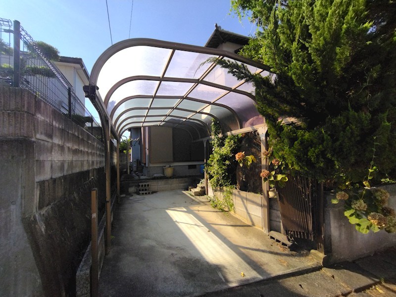 鷹見台三丁目戸建 現地写真（駐車場）