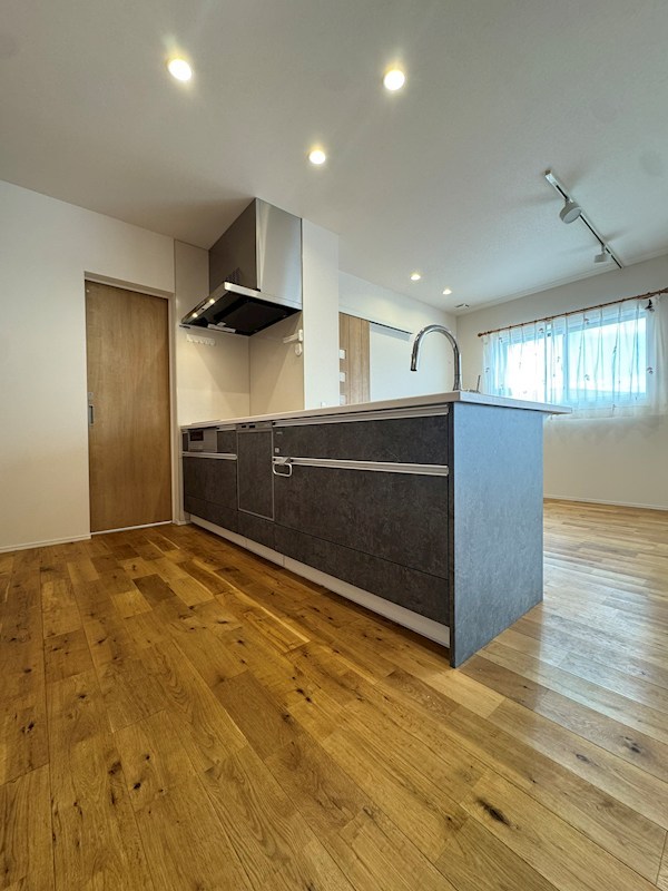 鷹見台四丁目戸建 内観写真（キッチン）