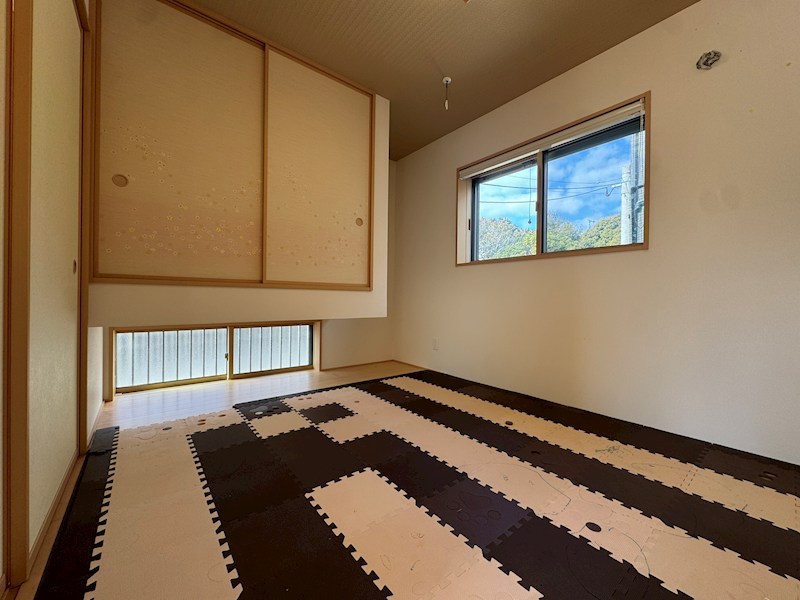 鷹見台四丁目戸建 内観写真（リビング以外の居室）