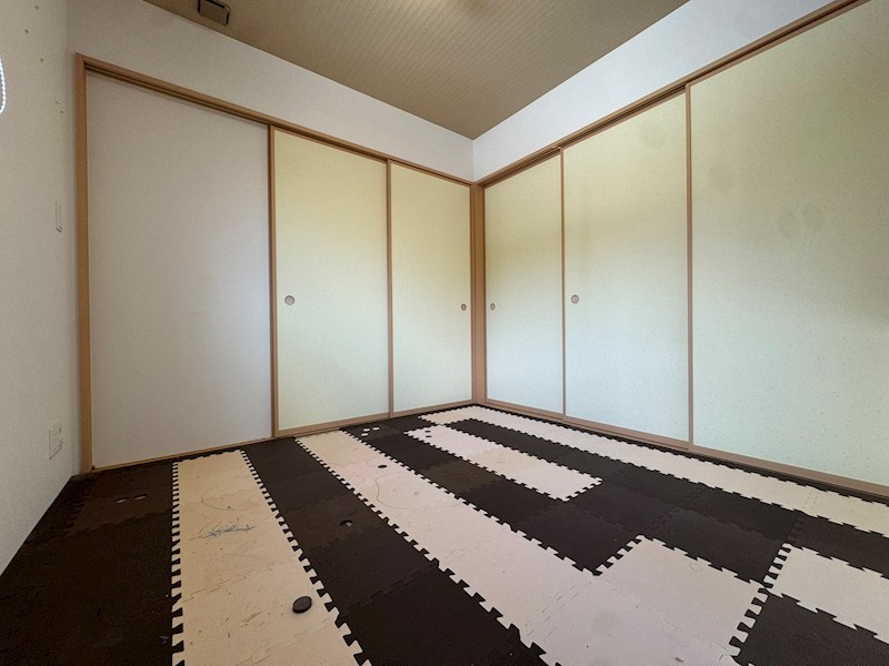 鷹見台四丁目戸建 内観写真（リビング以外の居室）