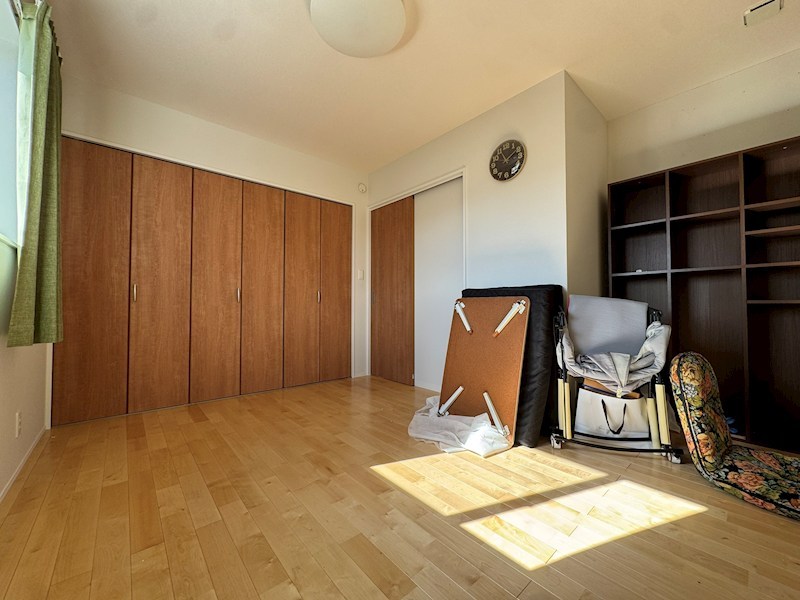鷹見台四丁目戸建 内観写真（リビング以外の居室）
