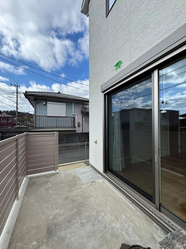 鷹見台四丁目戸建 現地写真（バルコニー）