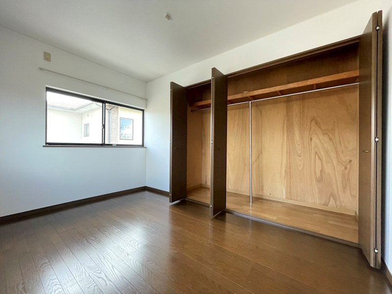 二西三丁目18番戸建 内観写真（リビング以外の居室）