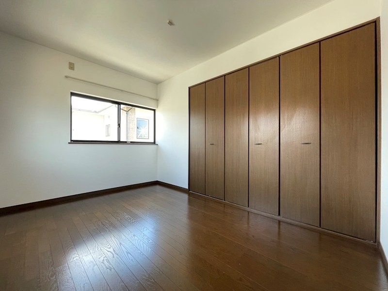 二西三丁目18番戸建 内観写真（リビング以外の居室）
