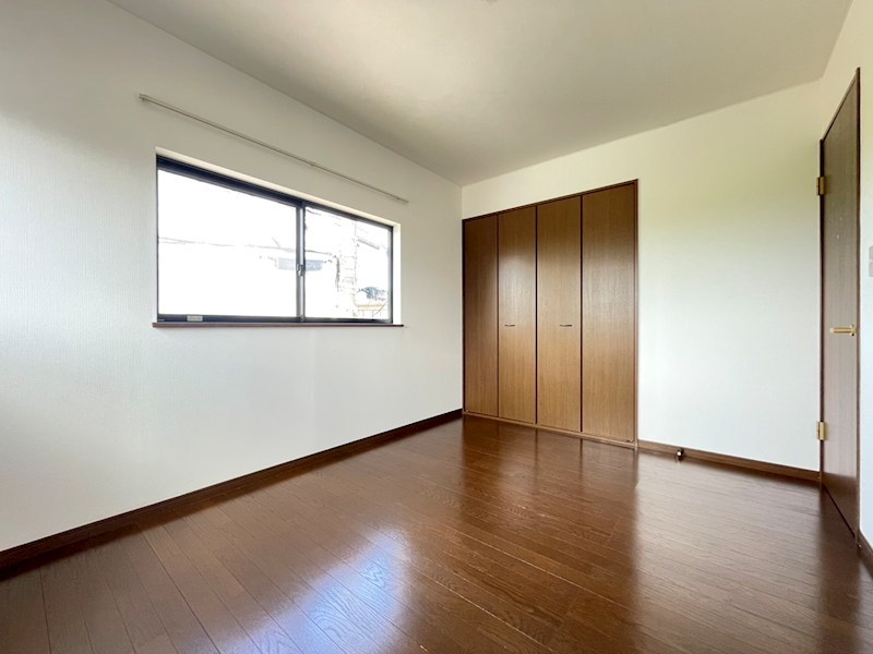二西三丁目18番戸建 内観写真（リビング以外の居室）
