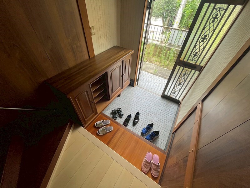 上馬寄二丁目6番戸建 現地写真（玄関）