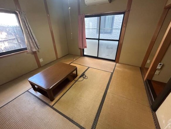 東本町二丁目戸建 内観写真（リビング以外の居室）