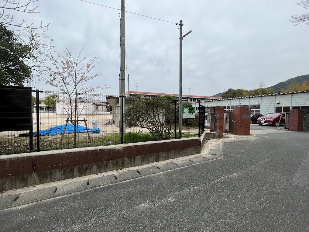 金剛三丁目5番戸建 中学校