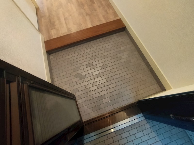 ホワイトキャッスル千防B棟 現地写真（玄関）