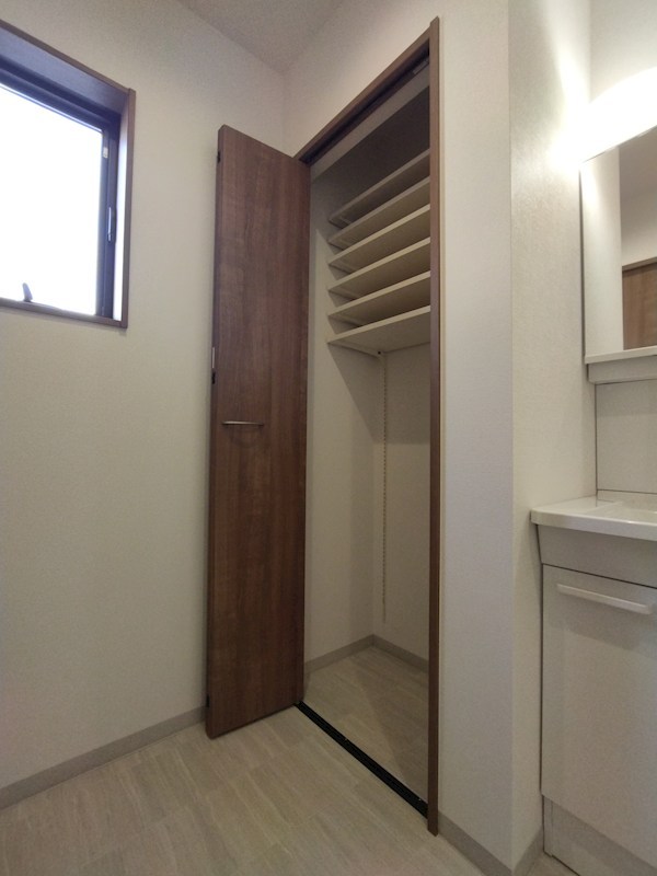 寺内二丁目新築戸建A棟 内観写真（収納）