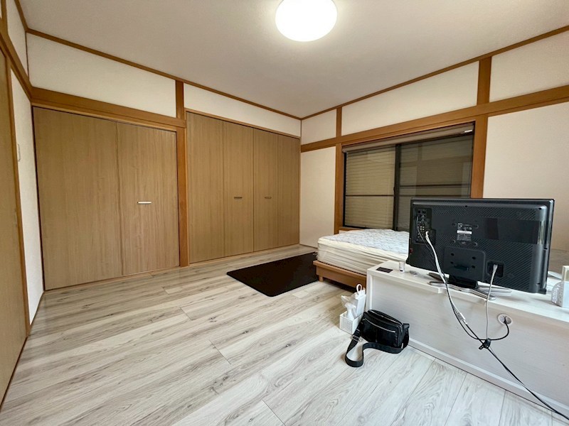 尾倉三丁目戸建 内観写真（リビング以外の居室）