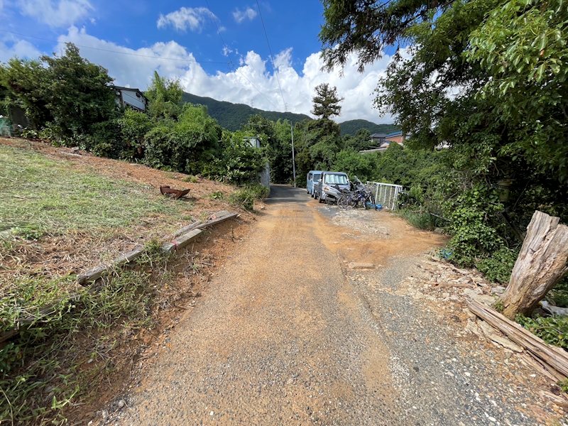 葛原本町五丁目5番土地 現地写真（前面道路含む現地写真）