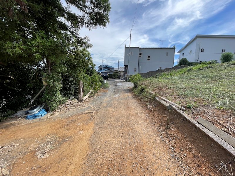 葛原本町五丁目5番土地 現地写真（前面道路含む現地写真）