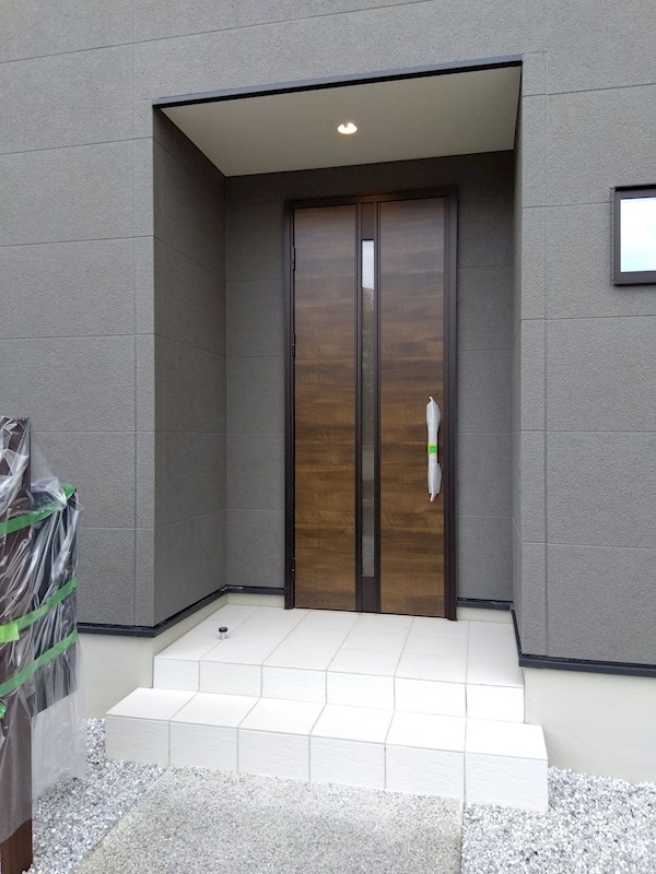 中曽根六丁目新築戸建10号地 現地写真（玄関）