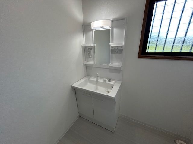 大字福丸戸建 内観写真（洗面台・洗面所）