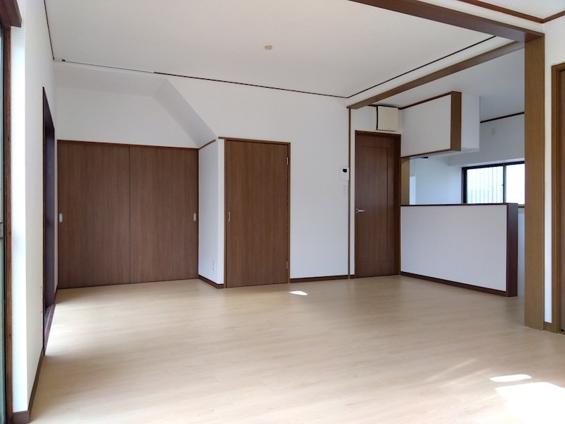 津田南町戸建 内観写真（リビング）