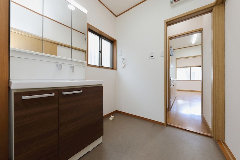 志井三丁目12番戸建  内観写真（洗面台・洗面所）
