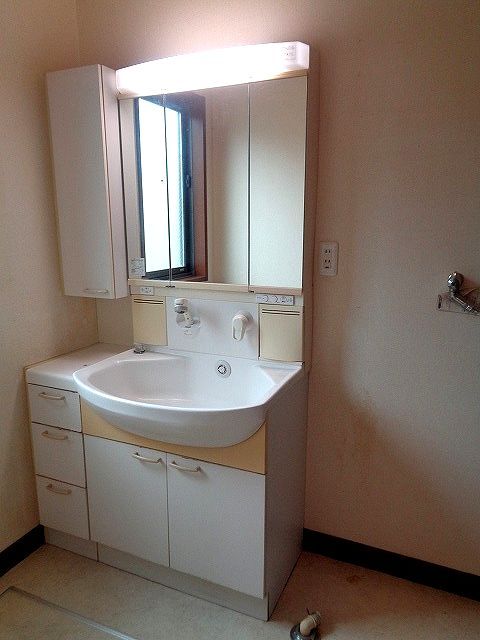 徳力新町二丁目戸建 内観写真（洗面台・洗面所）