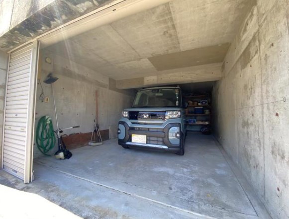 大字新津戸建 現地写真（駐車場）