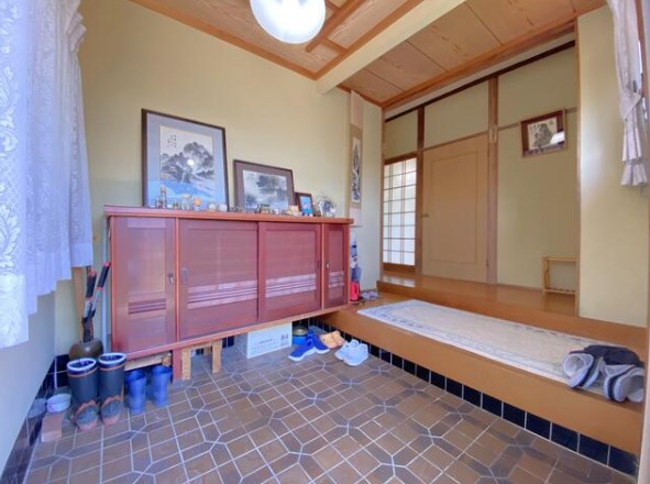 大字新津戸建 現地写真（玄関）