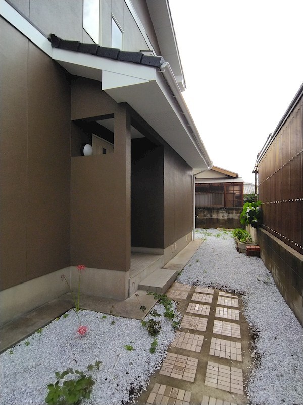 猪熊五丁目戸建 現地写真（庭）