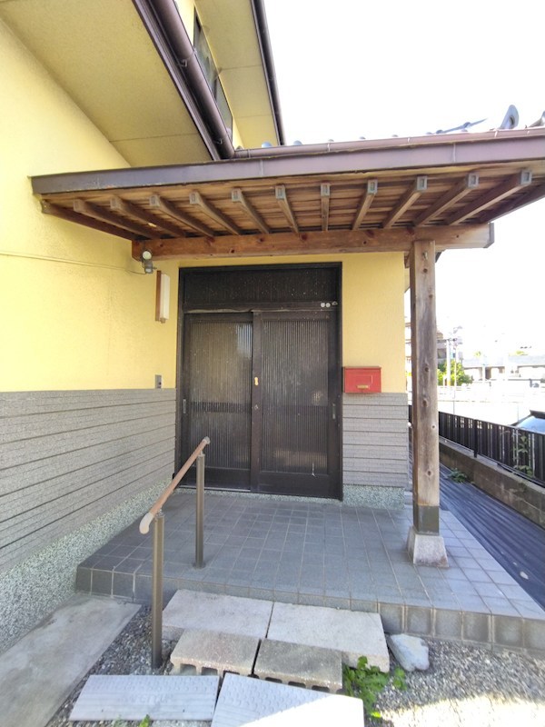 海老津二丁目戸建 現地写真（玄関）