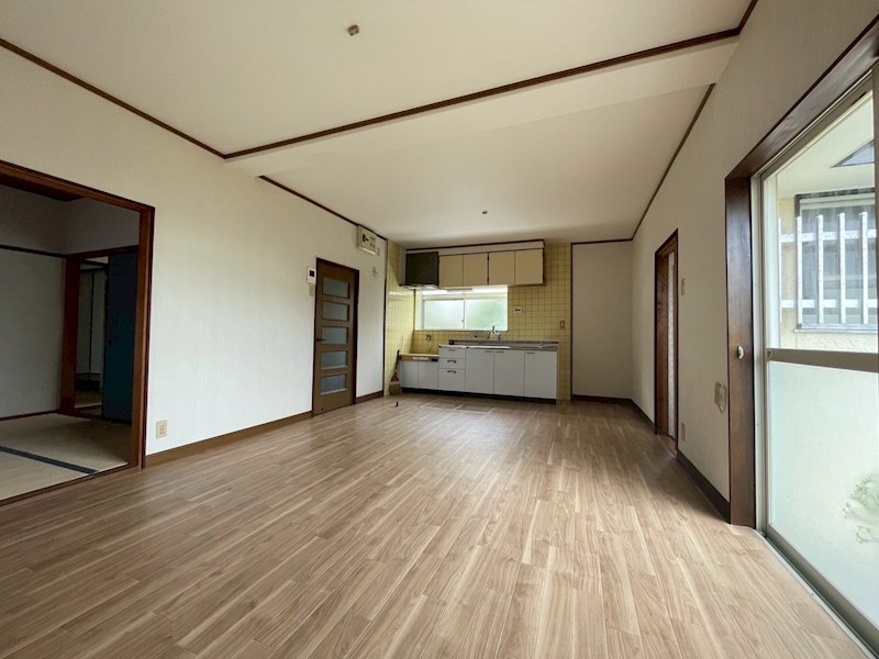 南丘三丁目戸建 内観写真（リビング）