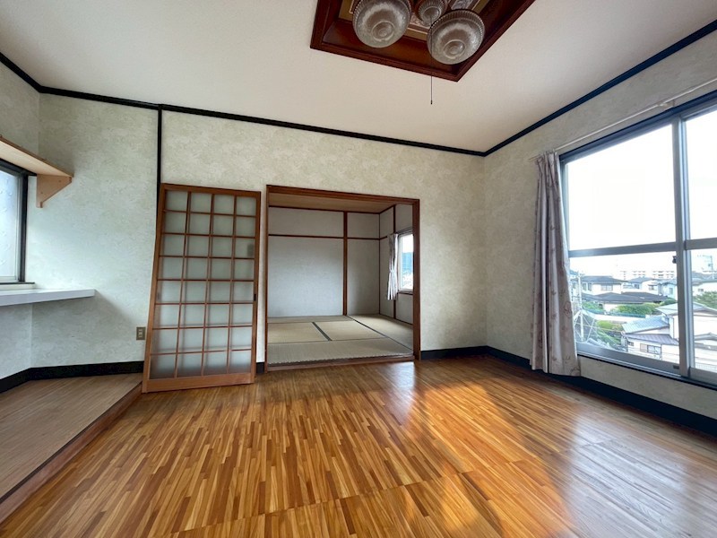 南丘三丁目戸建 内観写真（リビング以外の居室）