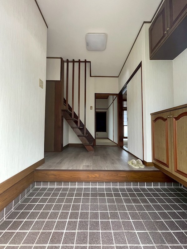 南丘三丁目戸建 現地写真（玄関）