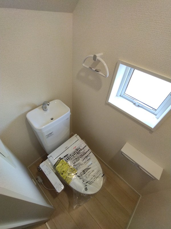 御開一丁目新築戸建2号棟　第5 内観写真（トイレ）