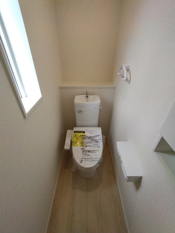御開一丁目新築戸建2号棟　第5 内観写真（トイレ）