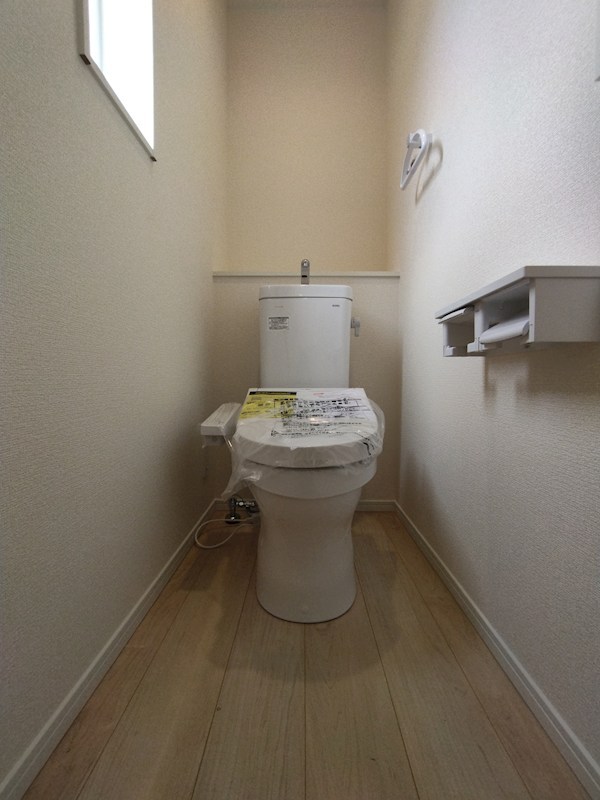 御開一丁目新築戸建2号棟　第5 内観写真（トイレ）