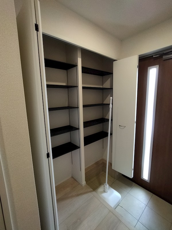 御開一丁目新築戸建2号棟　第5 内観写真（収納）