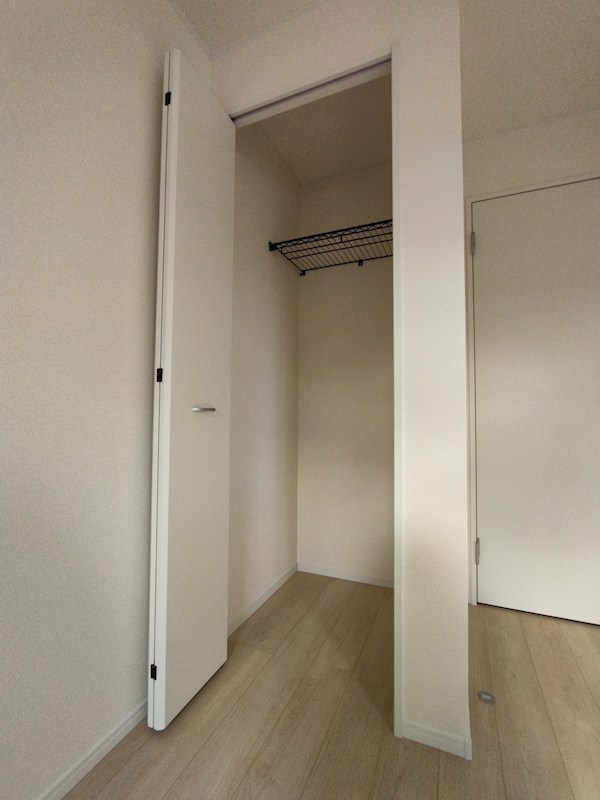御開一丁目新築戸建2号棟　第5 内観写真（収納）