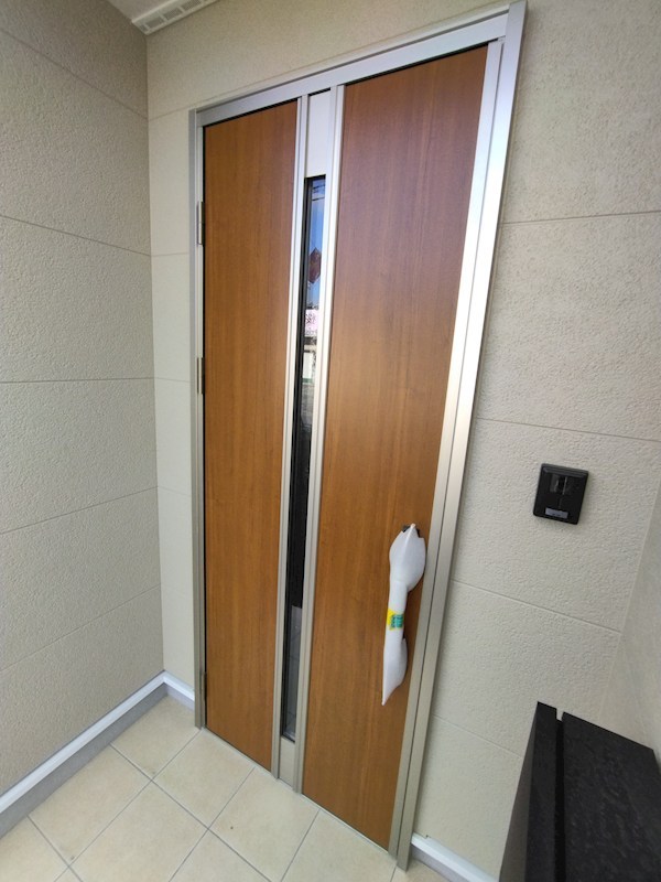 御開一丁目新築戸建2号棟　第5 現地写真（玄関）