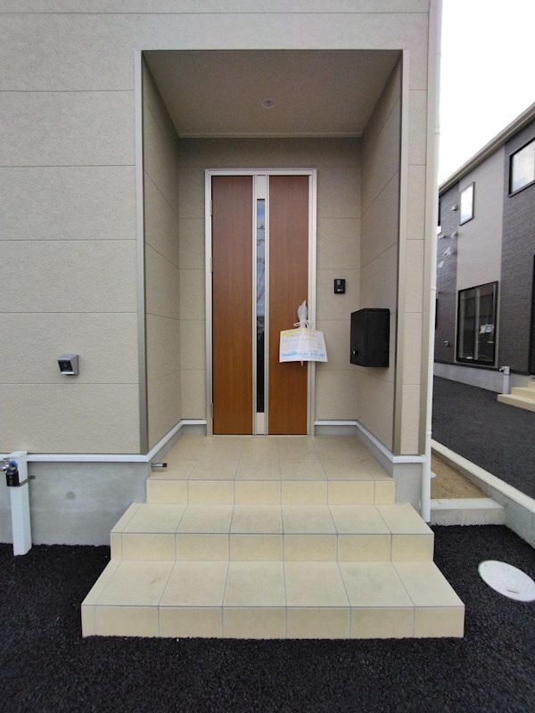 御開一丁目新築戸建2号棟　第5 現地写真（玄関）