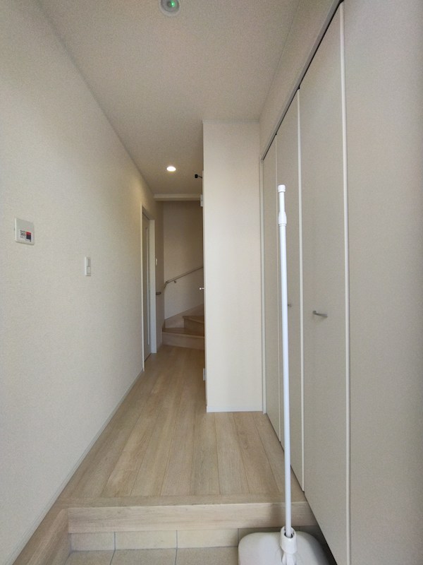 御開一丁目新築戸建2号棟　第5 現地写真（玄関）