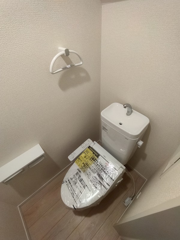 御開一丁目新築戸建3号棟　第5 内観写真（トイレ）
