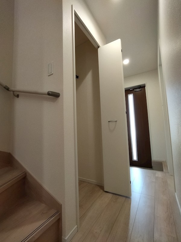 御開一丁目新築戸建3号棟　第5 内観写真（収納）