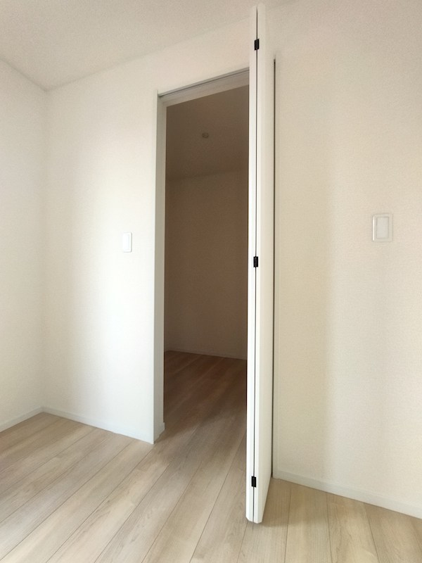 御開一丁目新築戸建3号棟　第5 内観写真（収納）