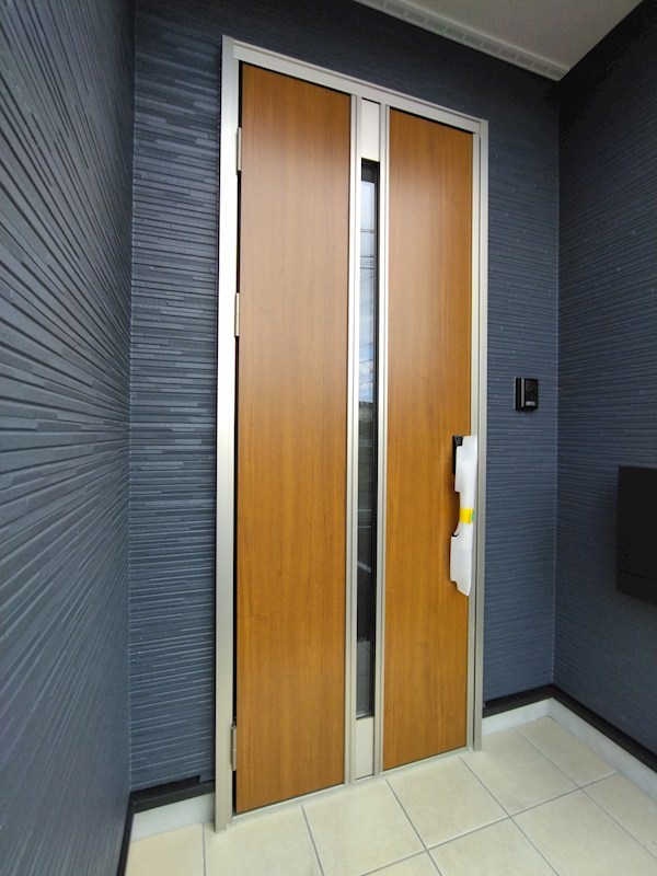 御開一丁目新築戸建3号棟　第5 現地写真（玄関）