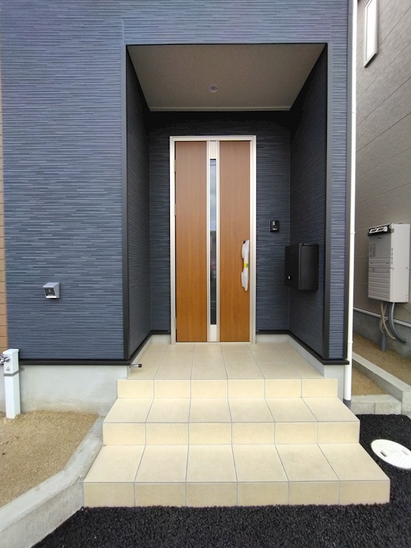 御開一丁目新築戸建3号棟　第5 現地写真（玄関）
