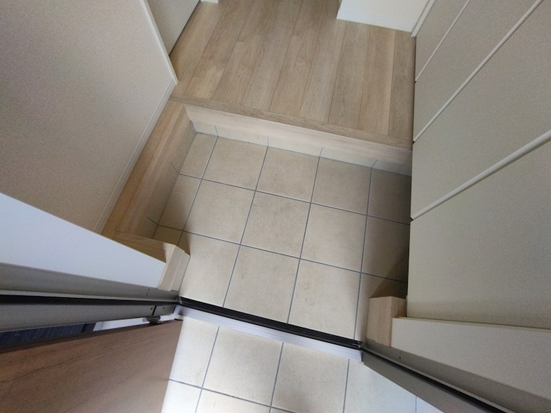 御開一丁目新築戸建3号棟　第5 現地写真（玄関）