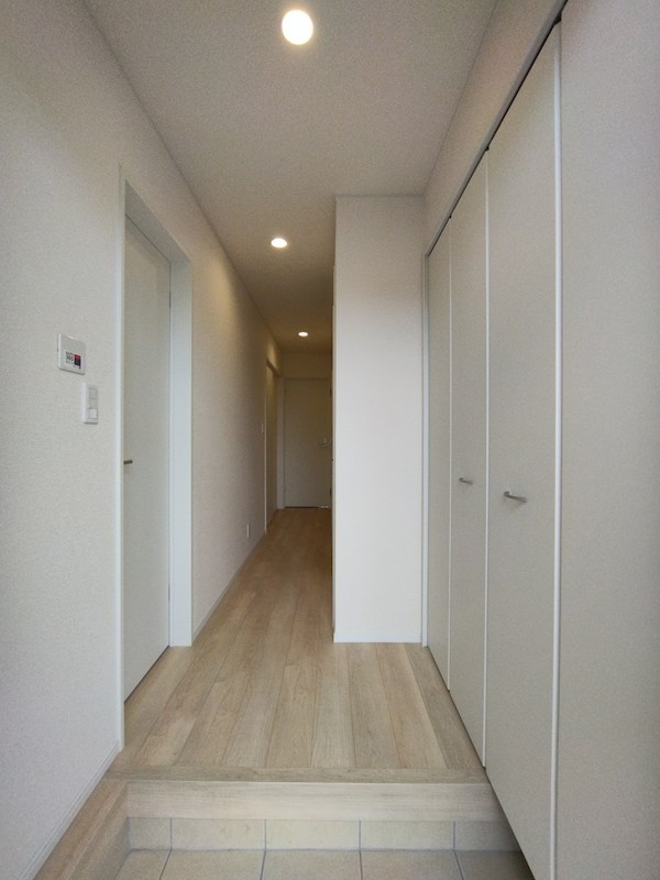 御開一丁目新築戸建3号棟　第5 現地写真（玄関）