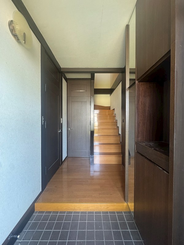 松寿山三丁目戸建 現地写真（玄関）